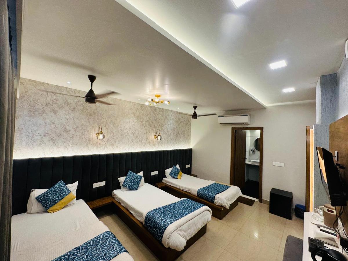 Hotel Deva Inn Varanasi Esterno foto