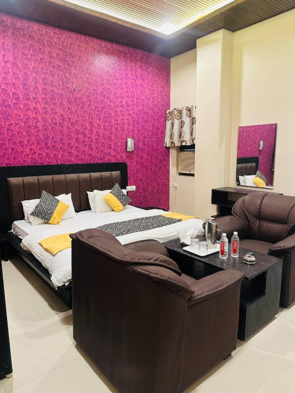 Hotel Deva Inn Varanasi Esterno foto