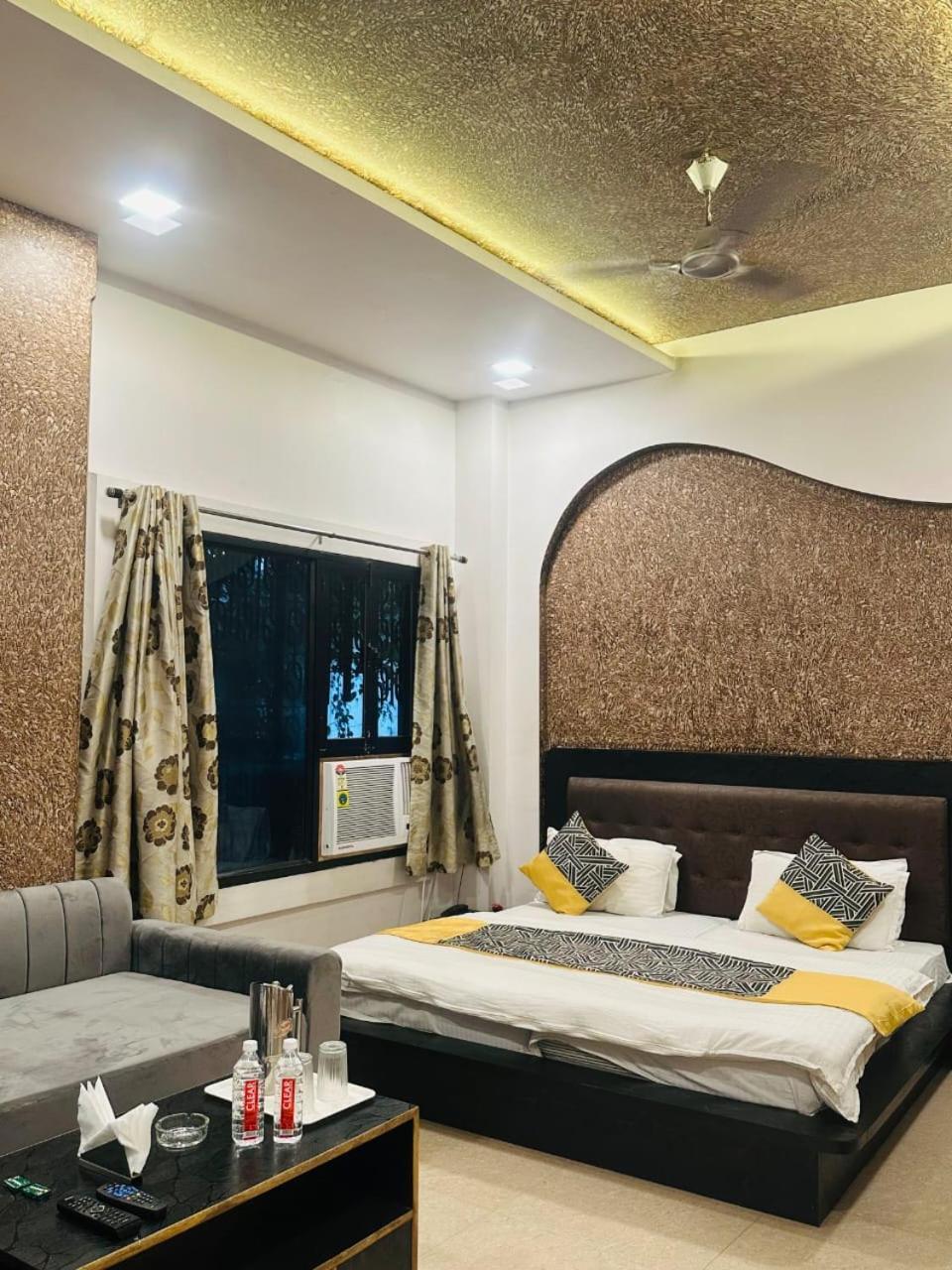 Hotel Deva Inn Varanasi Esterno foto
