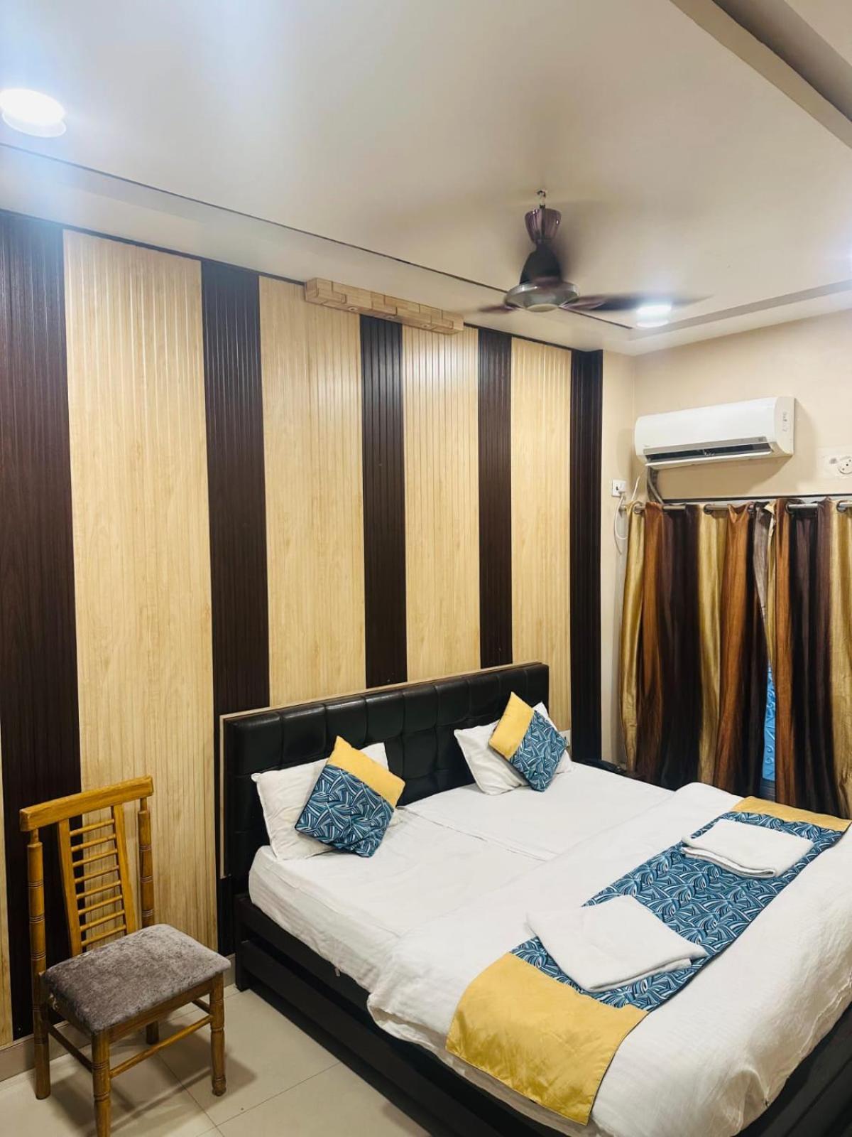 Hotel Deva Inn Varanasi Esterno foto