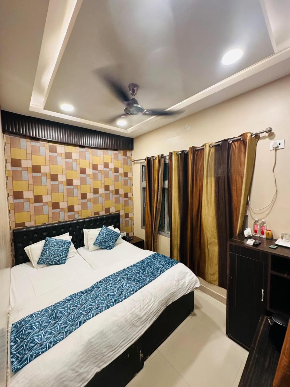 Hotel Deva Inn Varanasi Esterno foto