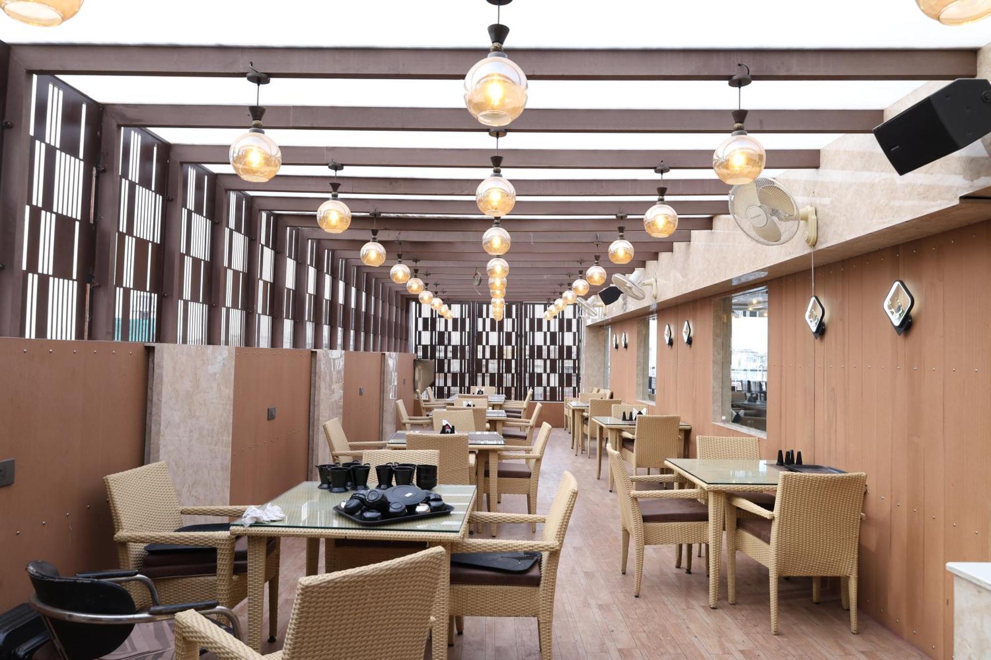 Hotel Deva Inn Varanasi Esterno foto
