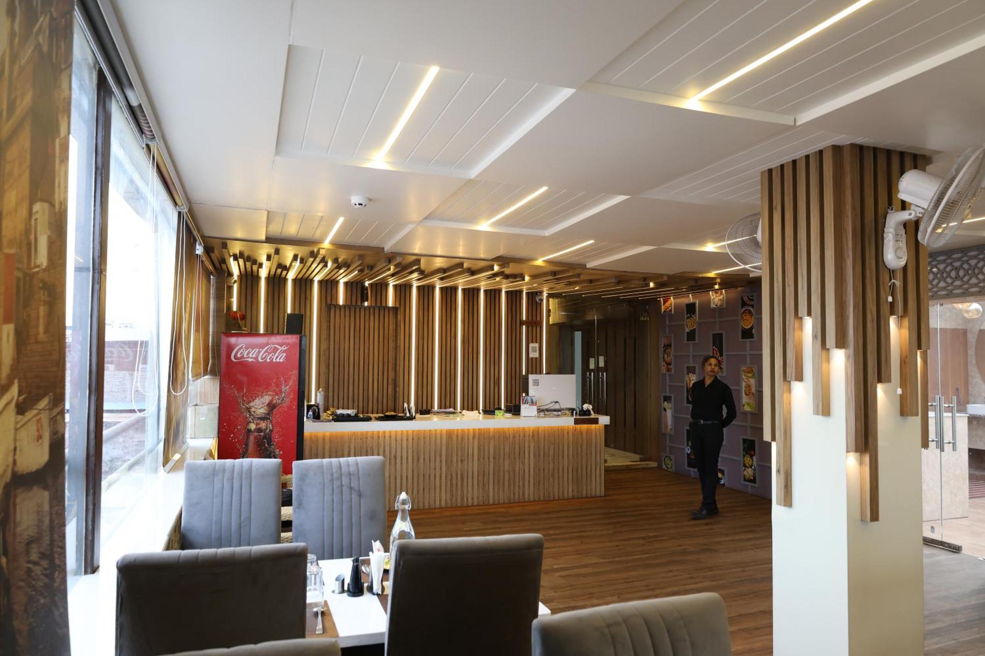 Hotel Deva Inn Varanasi Esterno foto