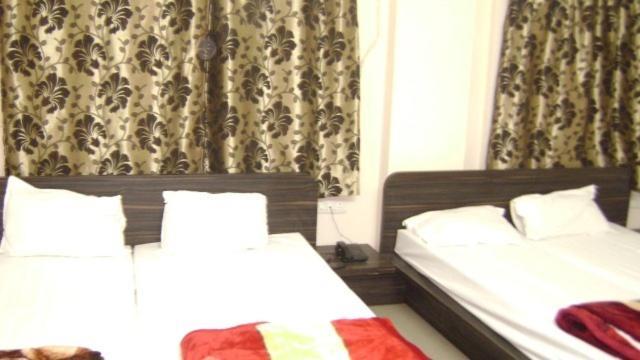 Hotel Deva Inn Varanasi Esterno foto